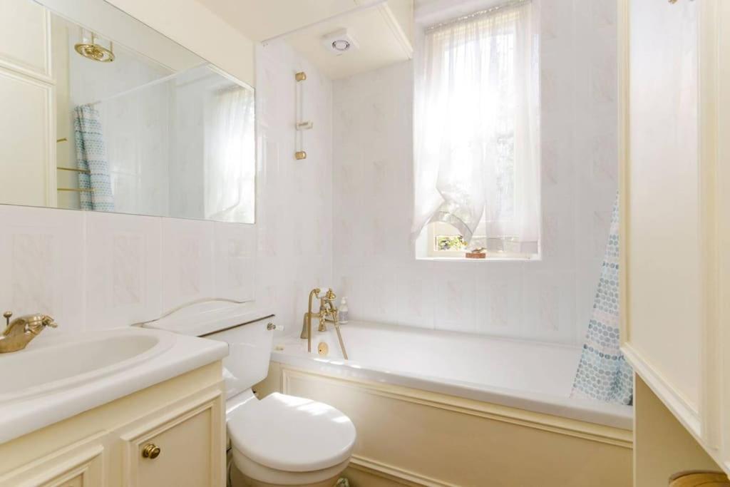 Large 3 Bed Flat In Central Wimbledon London Luaran gambar